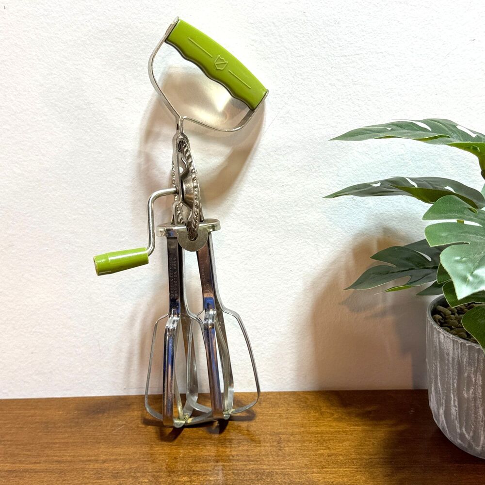 Manual Hand Mixer with Green Handle - Classic Kitchen Beater